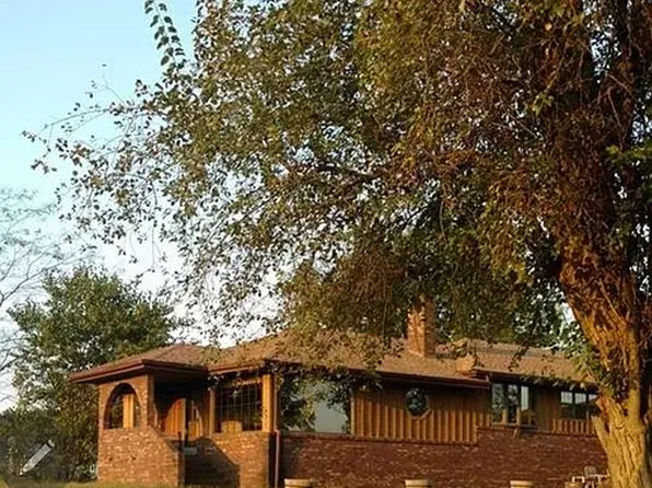 8664 Armbrust Rd, Manito, IL 61546