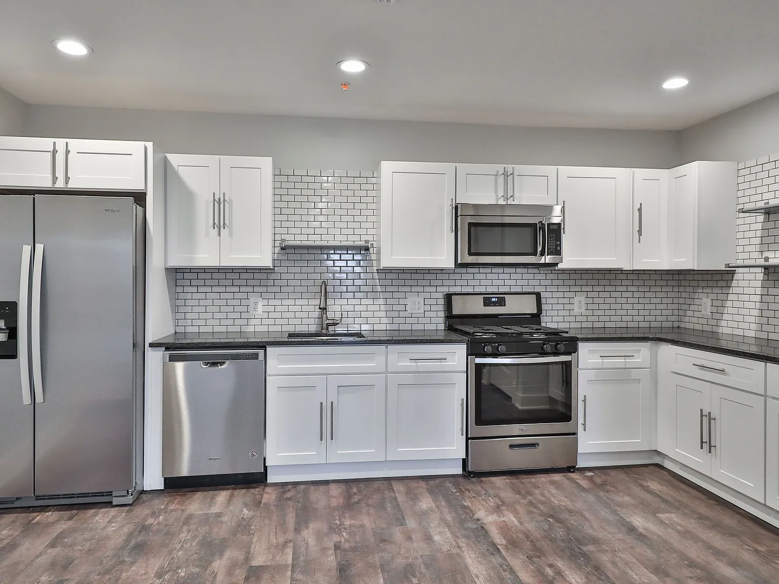 2 bed, 1100 sqft, $2,100 — Photo 1