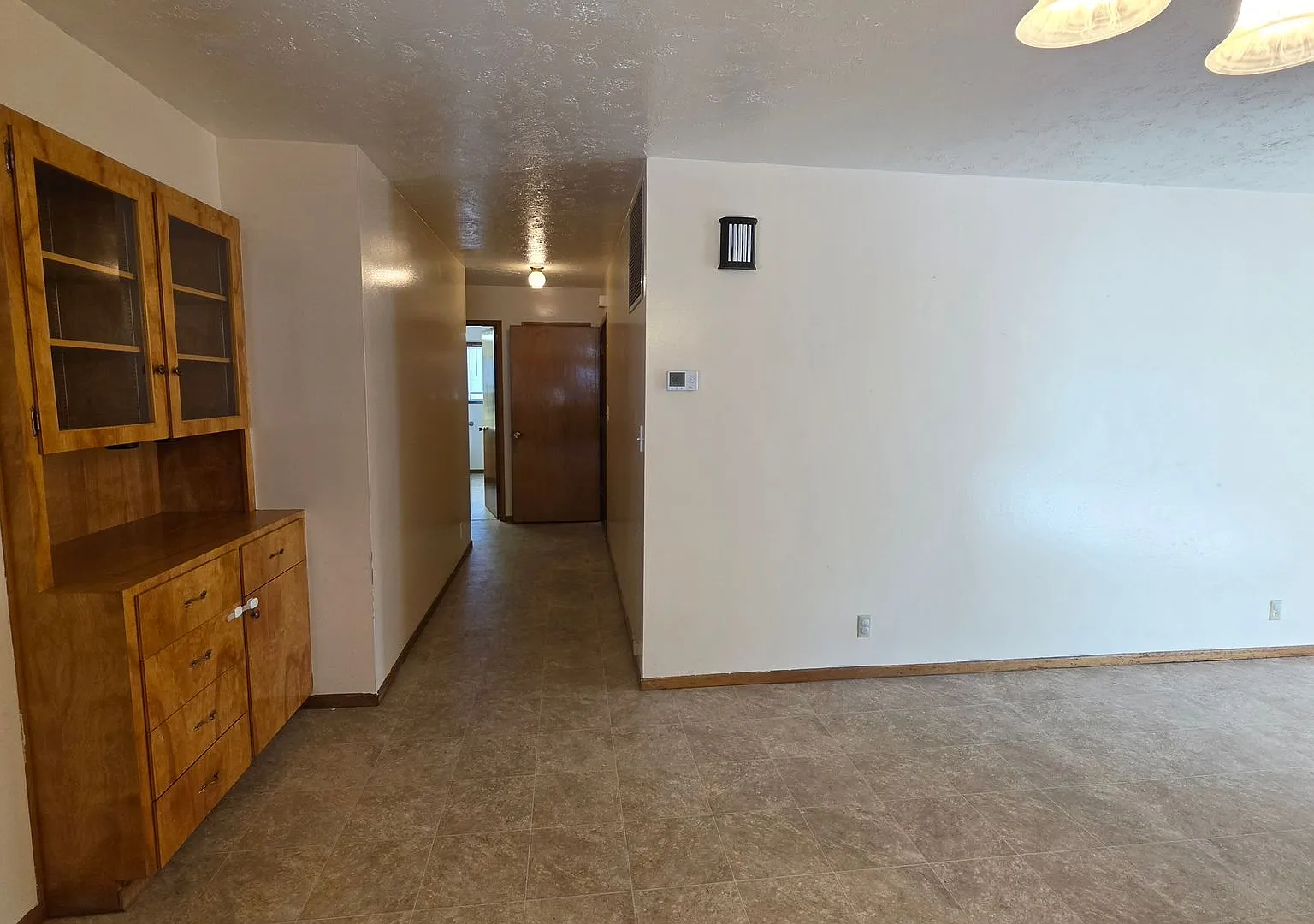 South side home near EOU — Photo 4