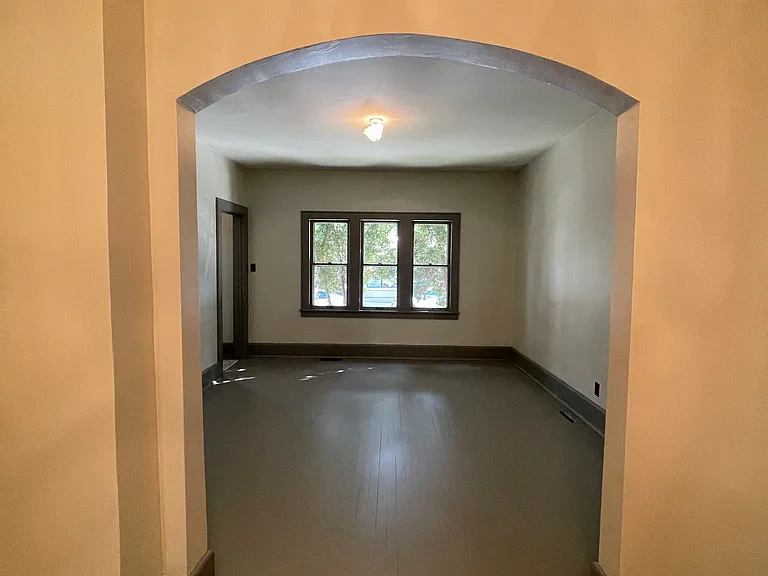 830 E Brady St — Photo 3