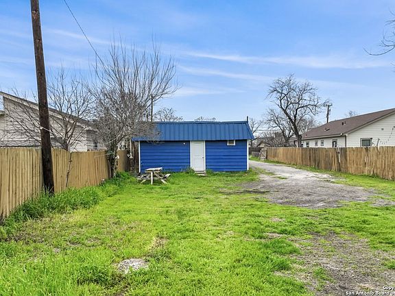4th image of 2154 Aransas Ave