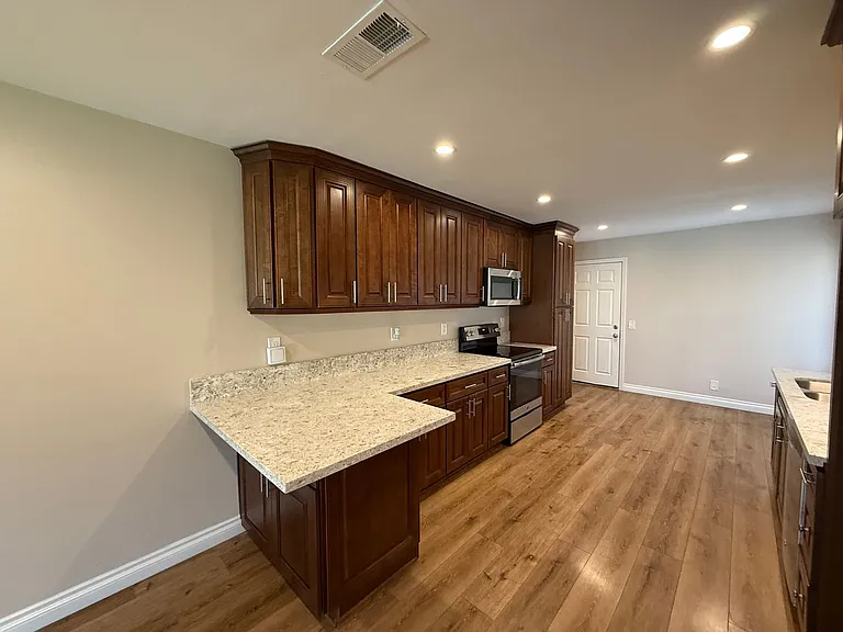 24120 Village 24 — Photo 9