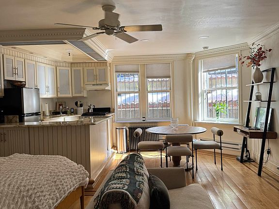 3rd image of 236 Henry St APT 3