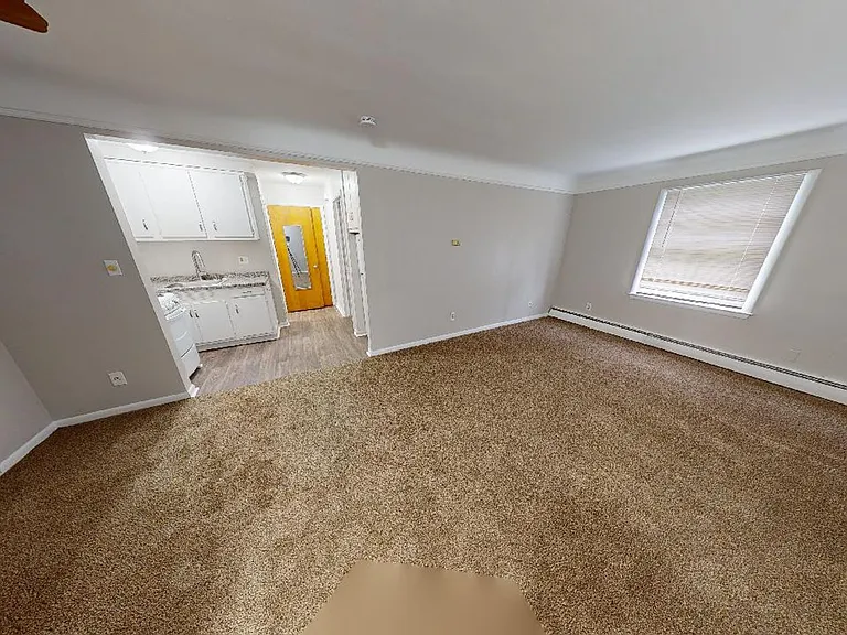401-421 E Twelve Mile Rd — Photo 9