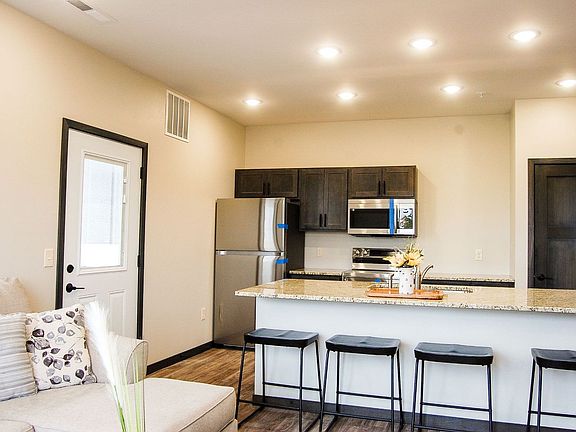 4th image of 1612 Dorset Ln #202