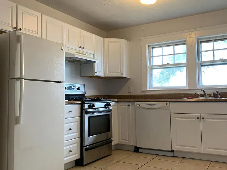 8 Gilmore St #1 — Photo 1