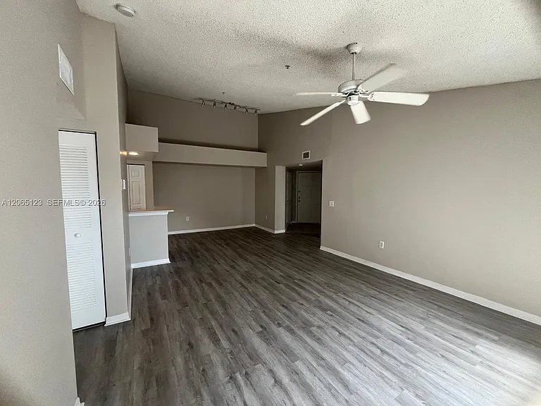 4171 N Haverhill Rd #1013 — Photo 15