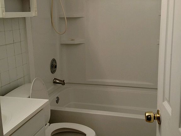 5th image of 38 Montrose Dr