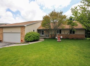 818 Roger Rd, Woodstock, IL 60098