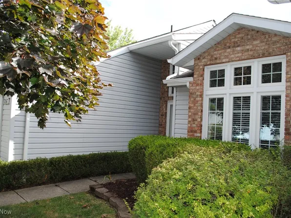 10587 Scottsdale Dr, Strongsville, OH 44136