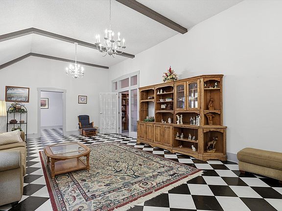 4th image of 602 W King Ave