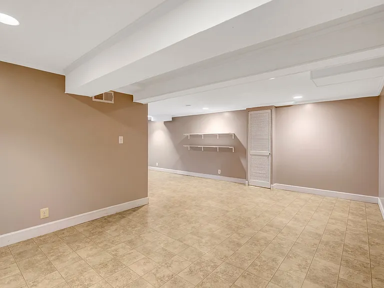 6717 Reynard Dr — Photo 45