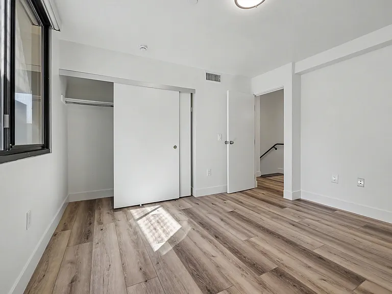 1737 Chalmers St #105E — Photo 14