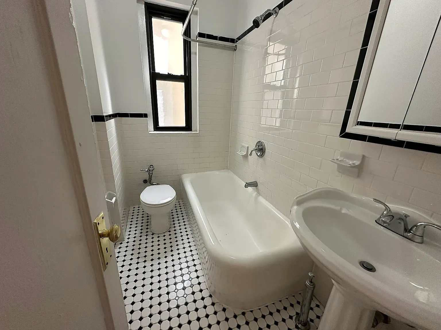 3175 Grand Concourse — Photo 3