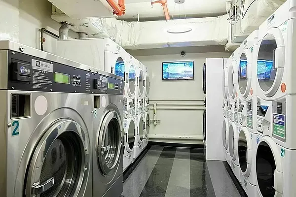 Rented by Manhattan Realty Group | media 17