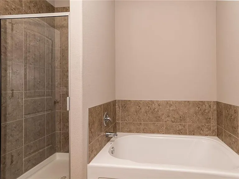 408 Driftwood Ave — Photo 8