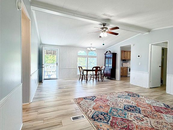 3rd image of 438 Hall Spencer Rd