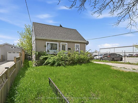 4th image of 700 Rennie St