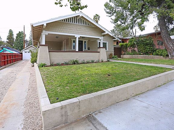 3rd image of 1303 N Raymond Ave