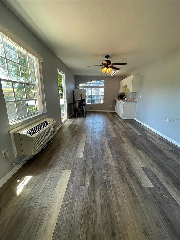 1 bed, 1.0 bath, 348 sqft, $950 — Photo 3