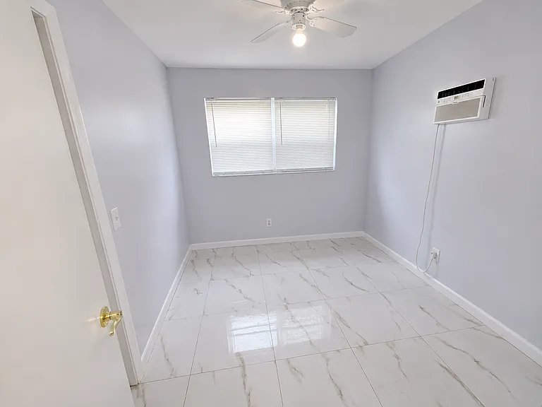 4054 SW 50th St #4054 — Photo 5