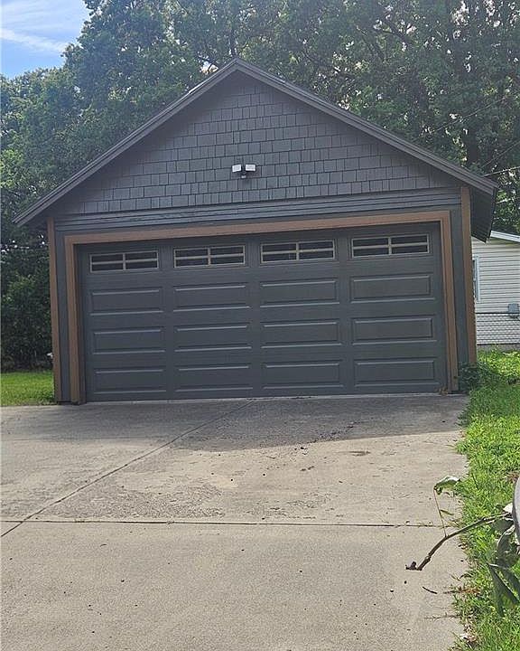 2nd image of 315 W 4th St