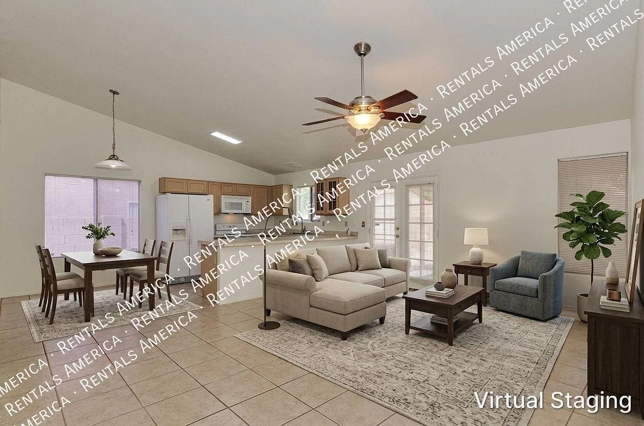 Wow! 3 bedroom/2 bath home on large corner lot! — Photo 1