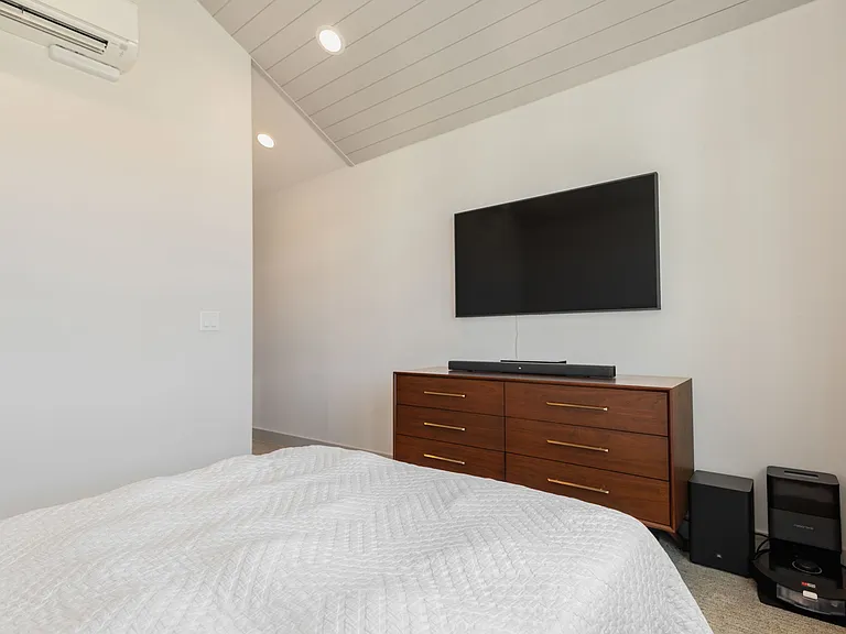 5030 Sand Point Pl NE — Photo 27