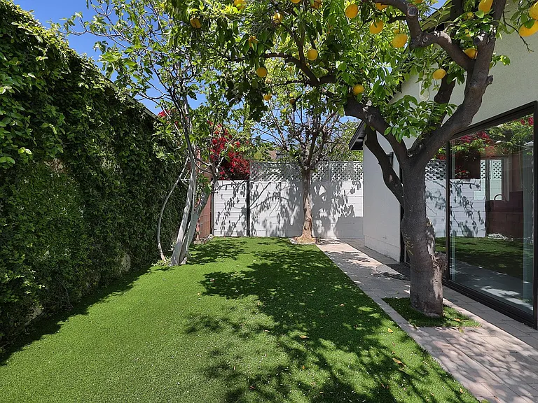 11906 Oxnard St — Photo 18