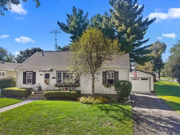 523 Highland Ave, Woodstock, IL 60098