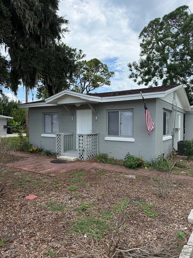 2 Bedroom, 1 Bathroom Single Family Home — Photo 1