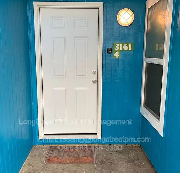 3161 N Shore Dr SE #4 — Photo 2