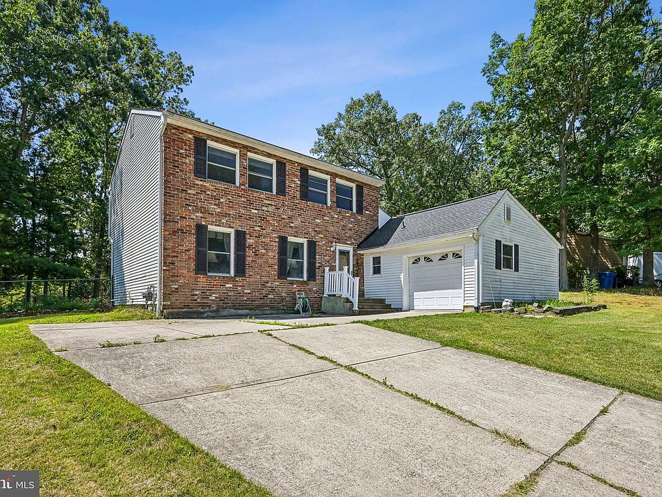1st image of 831 Laurel St