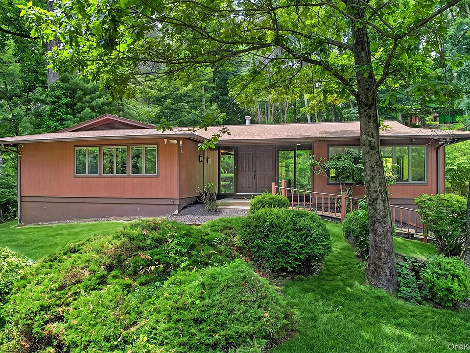 9 Tamarack Ln