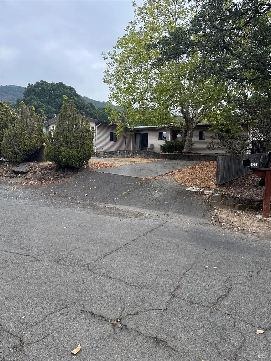 1228 Los Robles Drive photo 1