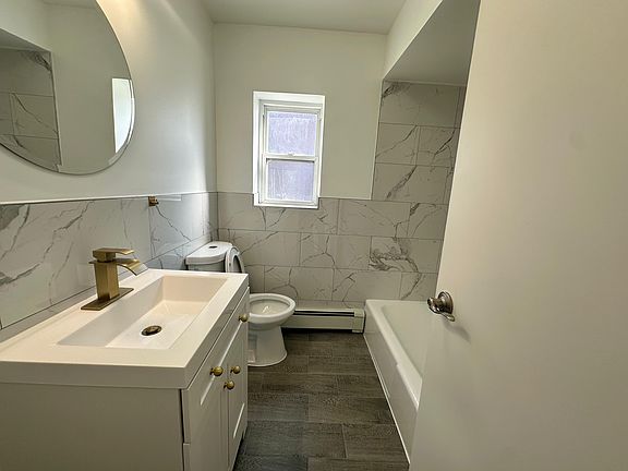 5th image of 560 Washington Ave #6E