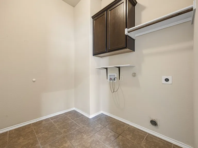 1445 Bateman Ln — Photo 33