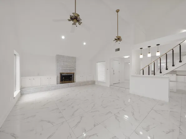 8715 Covent Garden St, Houston, TX 77031