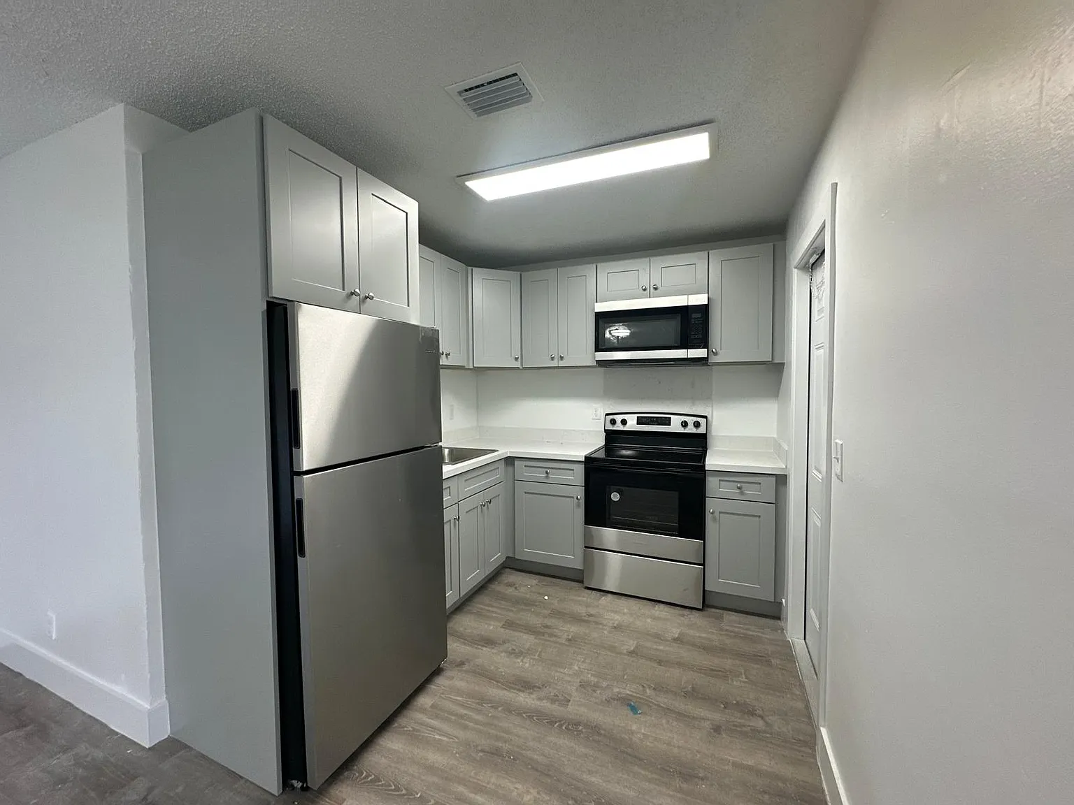 2401 NW 9th Ave — Photo 2