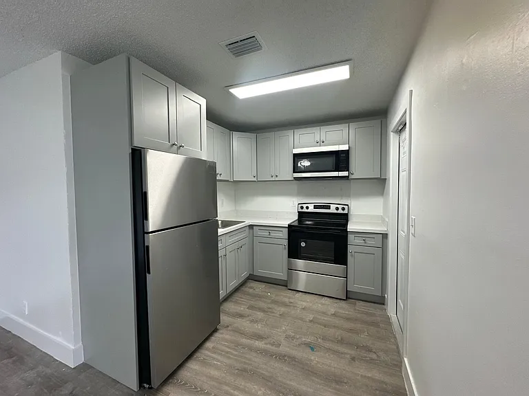 2401 NW 9th Ave — Photo 4