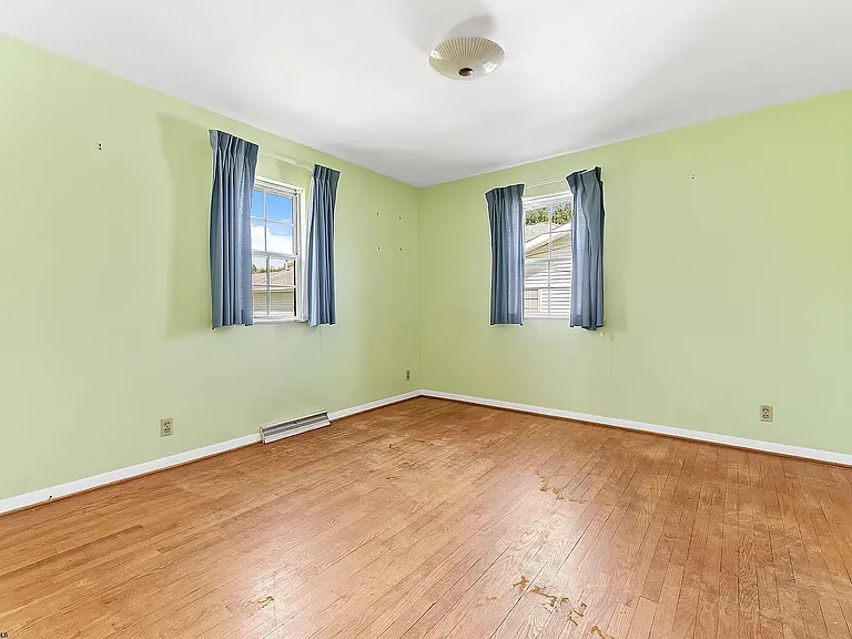 665 Killarney Dr — Photo 14