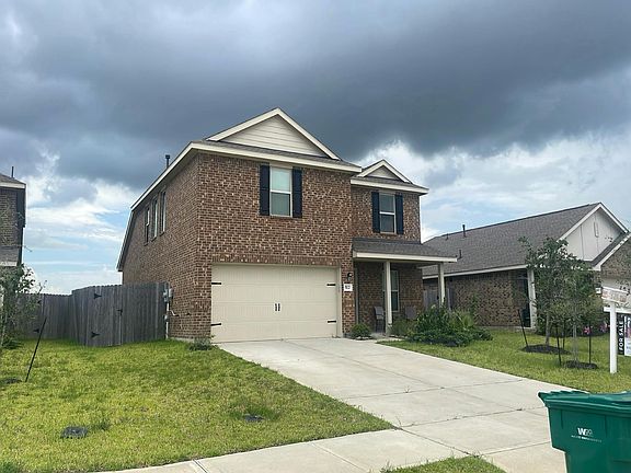 3rd image of 512 Maple Bend Ln