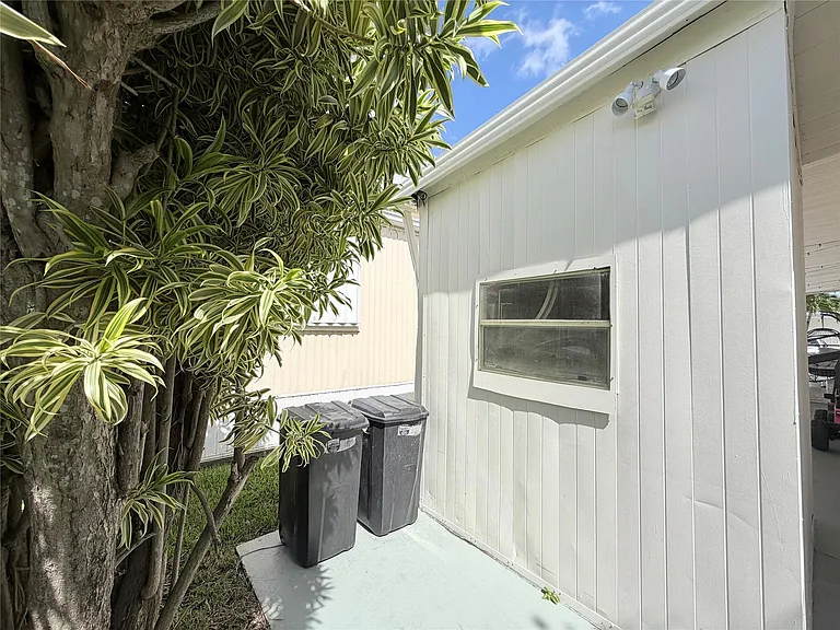 5221 SW 25th Ave — Photo 20