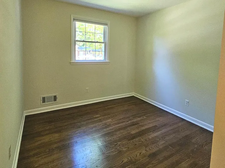 8925 Falling Creek Ct — Photo 27