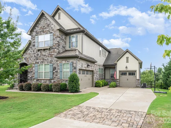 17405 Hawkwatch Ln, Charlotte, NC 28278