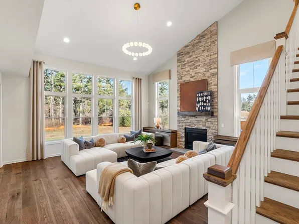152 Pine St #23, Norton, MA 02766