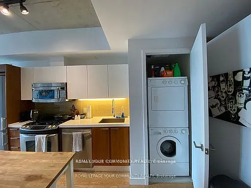 25 Stafford St #809 — Photo 4