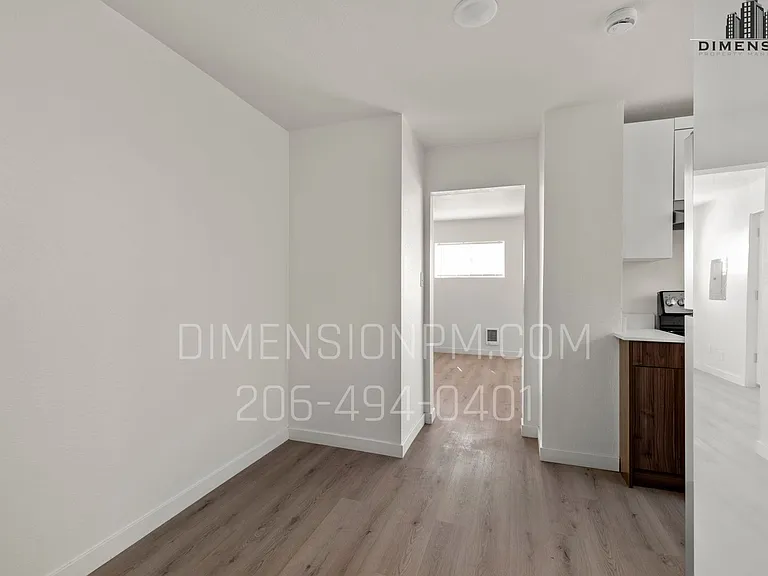 402 W 1st St — Photo 18