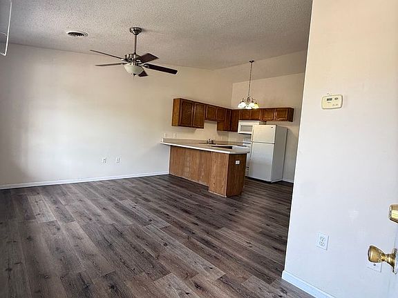 2nd image of 2013 Maxwell St APT A