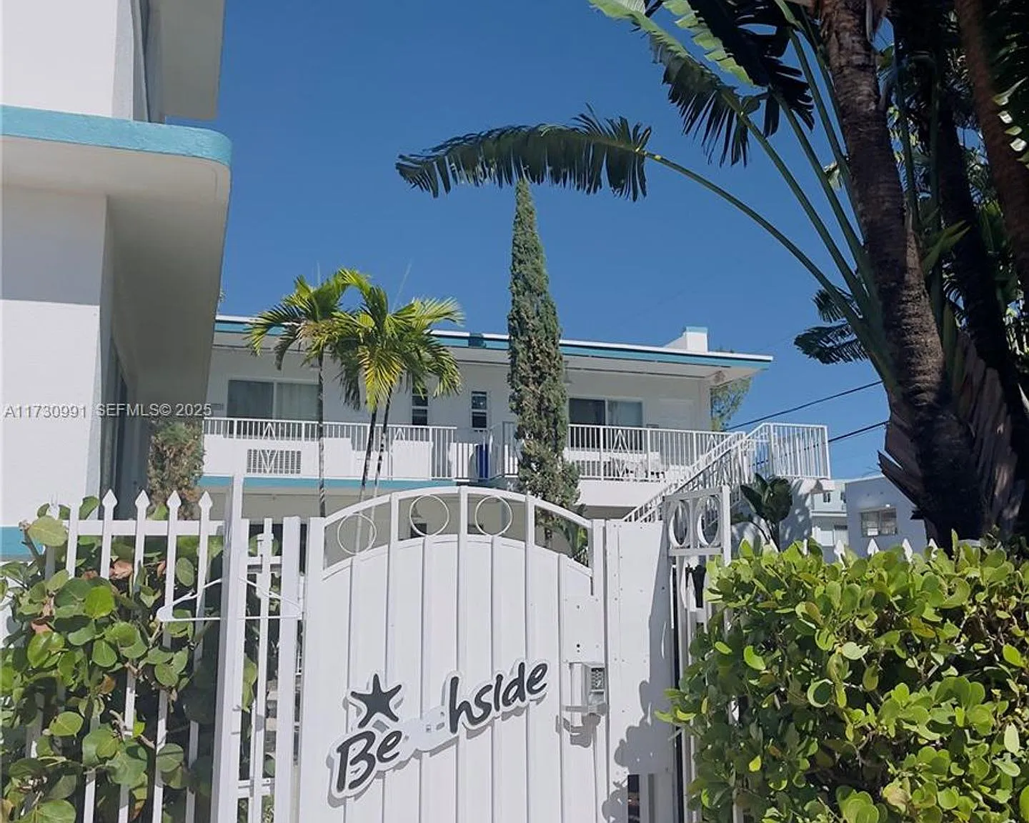 Beachside Apartments in North Miami Beach — Photo 2